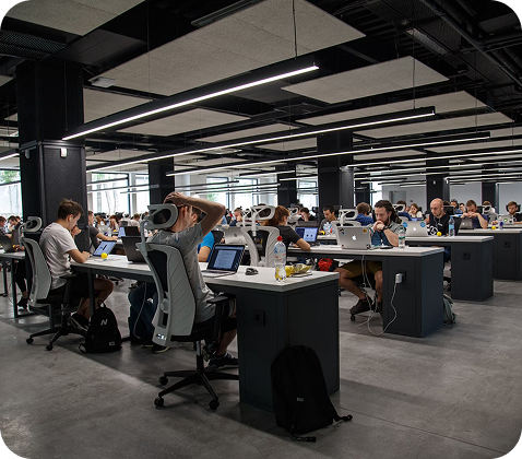 Équipe MoneyBloom au travail